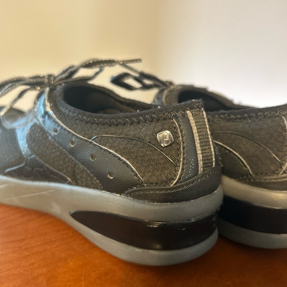 BZees Women's Black Sneakers - Picture 4 of 6